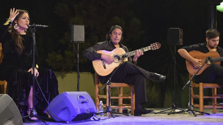 La cantaora zubiense, Alicia Morales, durante su actuación en su pueblo natal. Foto: aG
