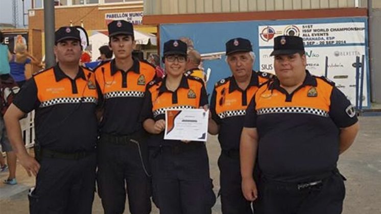 Parte de los miembros de la Agrupación de Voluntarios de Protección Civil de Vegas del Genil. Óscar Ruiz es el segundo por la izquierda. Foto: aG