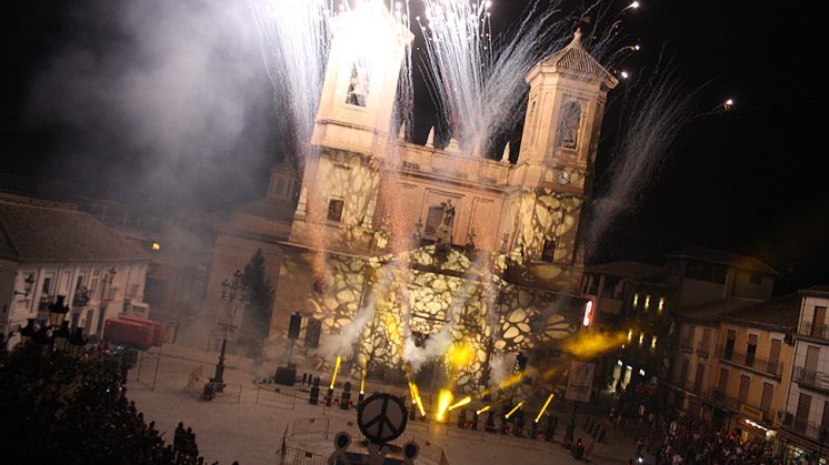 Los fuegos artificiales volvieron a protagonizar el hilo conductor del acto. Foto: Luis F. Ruiz