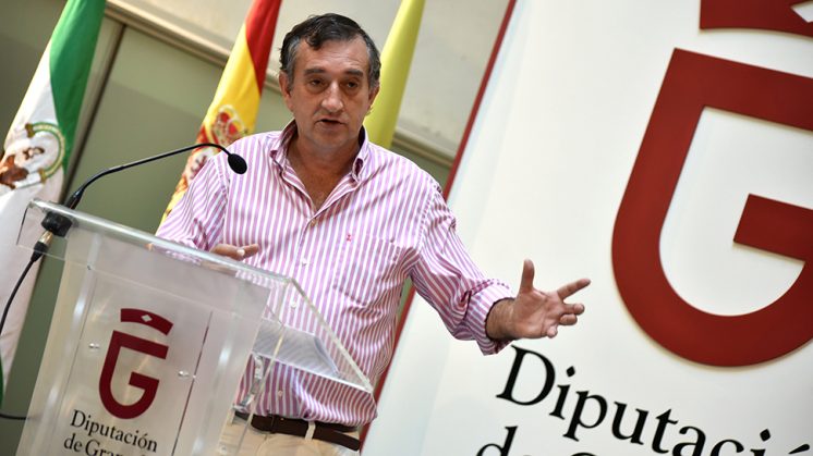 El diputado Gómez Vidal durante la rueda de prensa que ha ofrecido este viernes. Foto: Julio Grosso 