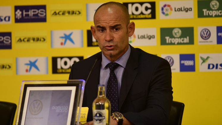 El técnico del Granada CF se ha mostrado decepcionado en la sala de prensa. Foto: LOF