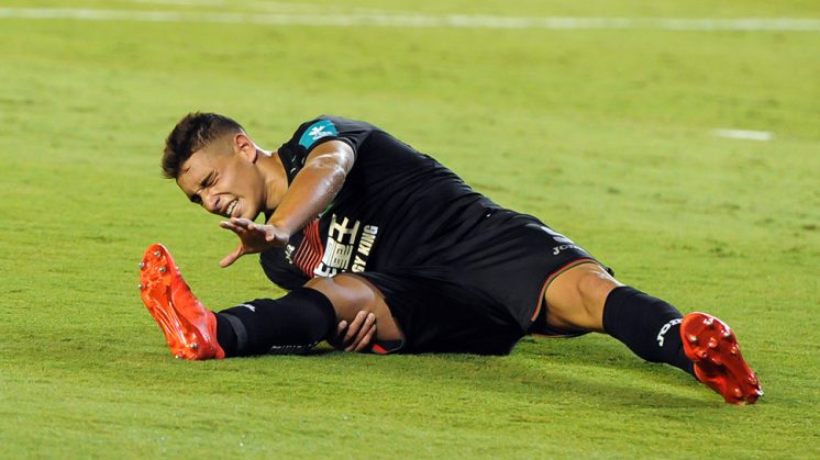 Ponce se duele en una de las últimas jugadas del partido. Foto: LOF