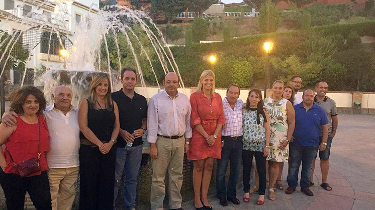 El presidente provincial de los populares ha mantenido un encuentro con integrantes del partido en Monachil. Foto: aG