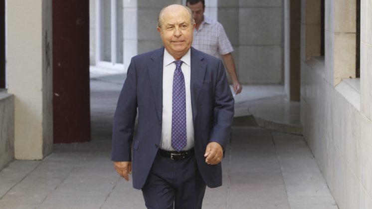 El exalcalde del PP, José Torres Hurtado, a su llegada a los Juzgados de Caleta. Foto: Álex Cámara