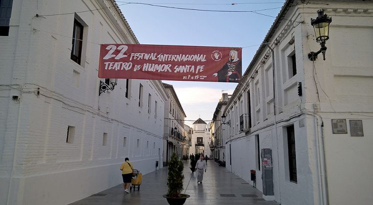 Las calles del municipio ya promocionan las obras de esta edición. Foto: aG