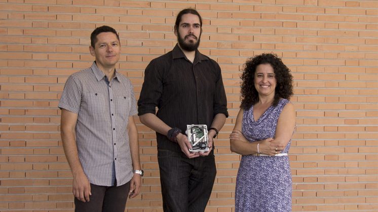 Los investigadores de la UGR que han llevado a cabo este trabajo. De izquierda a derecha, Pedro Castillo, Antonio Fernández Ares y María Isabel García. Foto: UGR