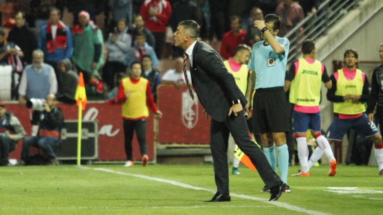 Como de costumbre, Alcaraz se mostró muy inquieto durante todo el partido. Foto: Álex Cámara