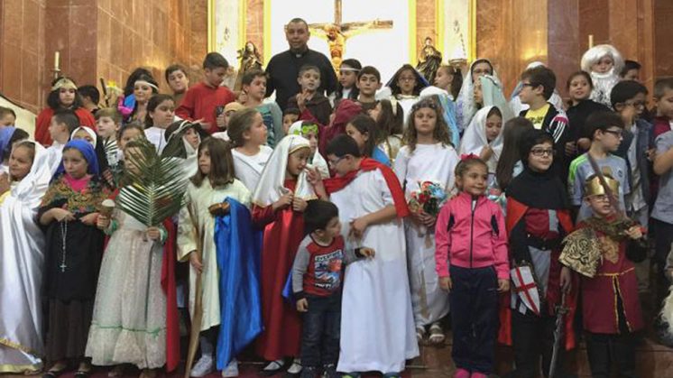 En la fiesta, los niños deben vestirse como los santos de sus nombres. Foto: Arzobispado de Granada