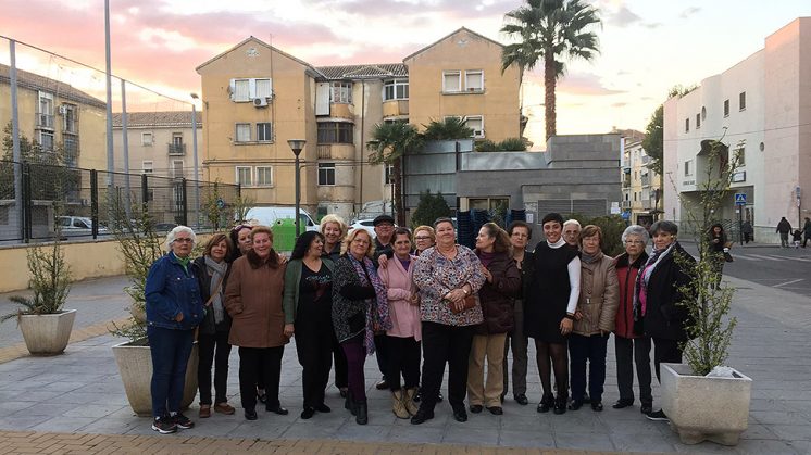 Los vecinos se han reunido con la delegada de Fomento de la Junta en Granada. Foto: Junta